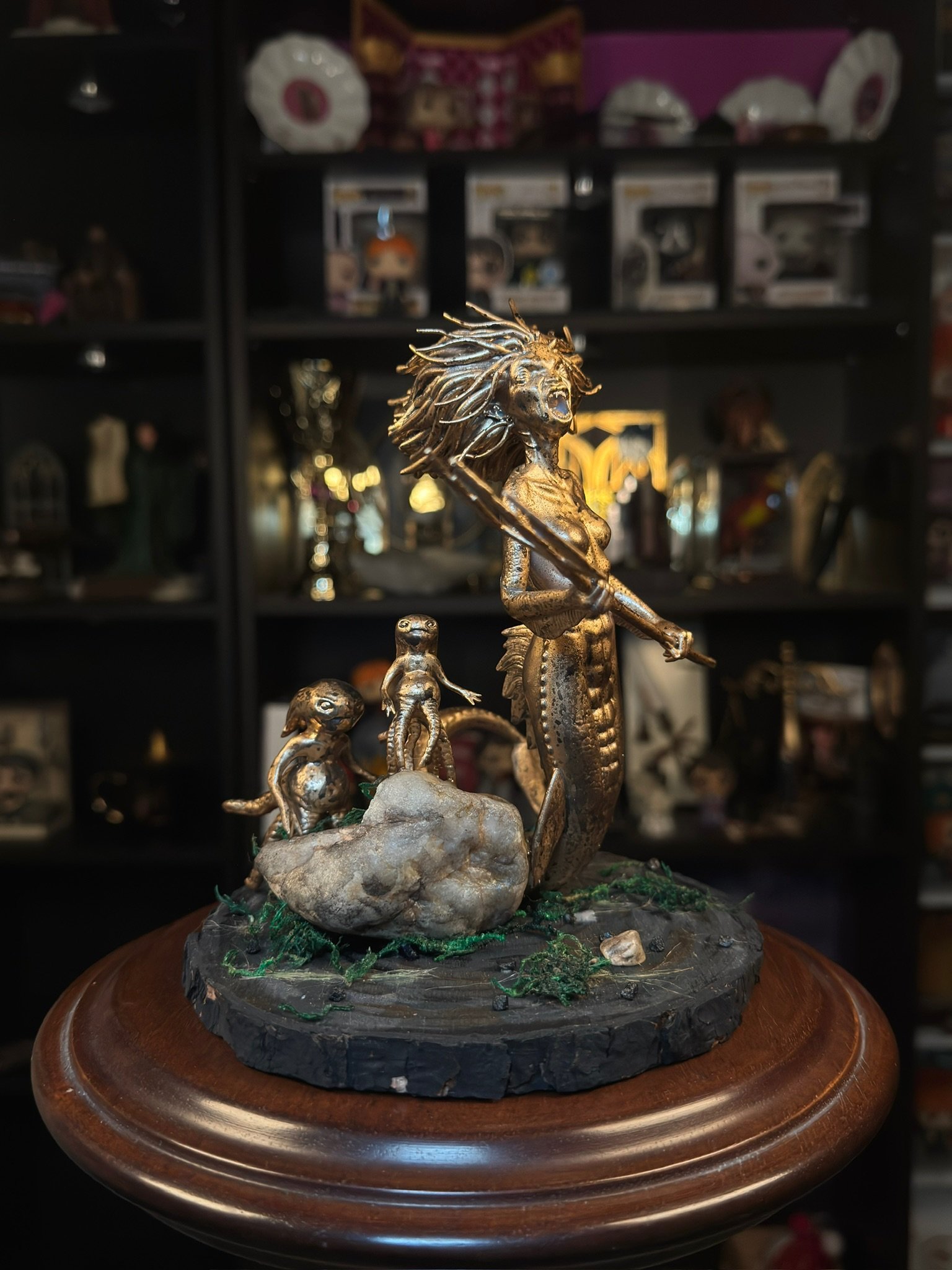 Sirena del Lago Encantado con Criaturas Acuáticas
